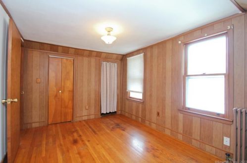 111 Spg St, Windsor Locks CT 06096-2208 exterior