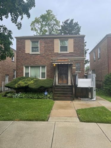 8454 Wolcott Ave, Chicago, IL 60620-4751