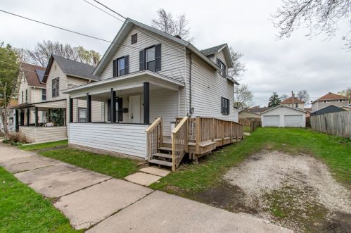 419 Ctr St, Waukegan IL 60085-3830 exterior