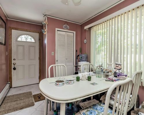 72 Nehring Ave, Babylon NY 11702-2426 exterior