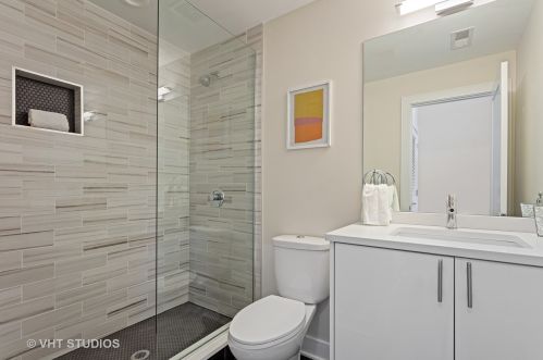 4331 Vernon Ave, Chicago IL 60653-3406 exterior