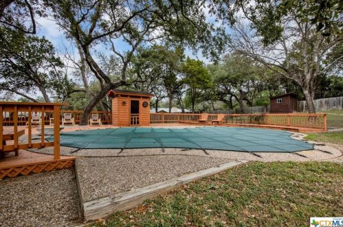 9335 Gloxinia Dr, San Antonio TX 78266-2530 exterior