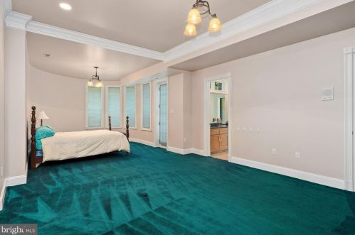 12705 Greenbriar Rd, Rockville MD 20854-6324 exterior