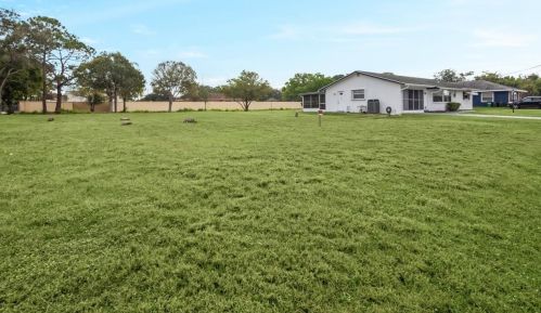 481 Curtis St, Fort Pierce FL 34983-1933 exterior