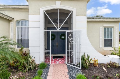 293 Lake Forest Way, Fort Pierce, FL 34986-1771