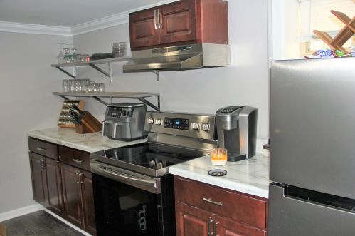 8733 Harper Ave, Chicago IL 60619-4606 exterior