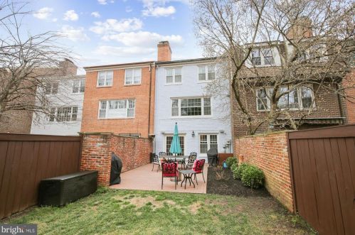 6316 Barrister Pl, Alexandria VA 22307-1214 exterior