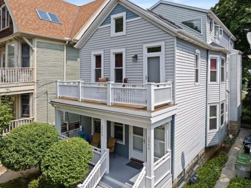 2044 Booth St, Milwaukee WI 53212-3406 exterior