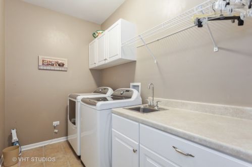 719 Pleasant Dr, Joliet IL 60403-2039 exterior