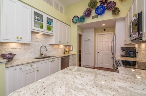 4949 Bayshore Blvd, Tampa FL 33611-3851 exterior