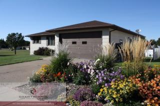 912 Constitution Dr, Bismarck, ND 58501-1939