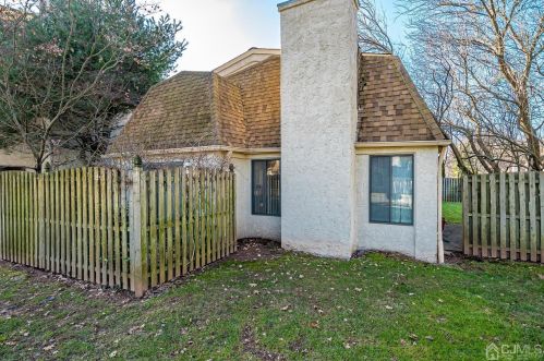 22 Carriage Pl, Edison NJ 08820-4020 exterior