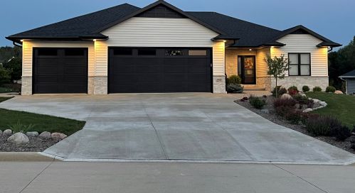 2511 Stoney Brook Ct, Manitowoc, WI 54220-8640