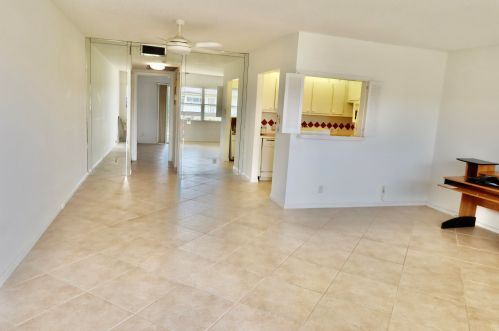 198 Mansfield, Boca Raton FL  33434-4930 exterior