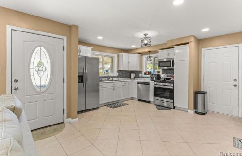 4964 Monroe St, Dearborn Heights MI  48125-2525 exterior