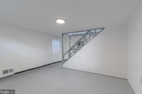 1871 Arena Dr, Trenton NJ 08610-2605 exterior