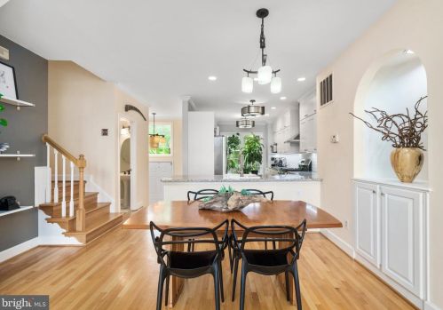 3803 Courtland Cir, Alexandria VA 22305-2061 exterior