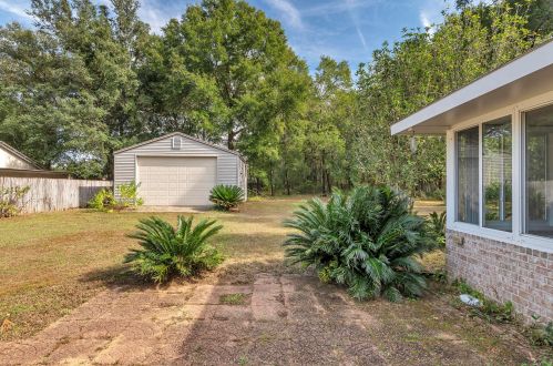 6226 Greenwood Dr, Milton FL  32570-5425 exterior