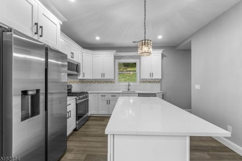 156 Barnert Ave, Paterson NJ  07512-1640 exterior