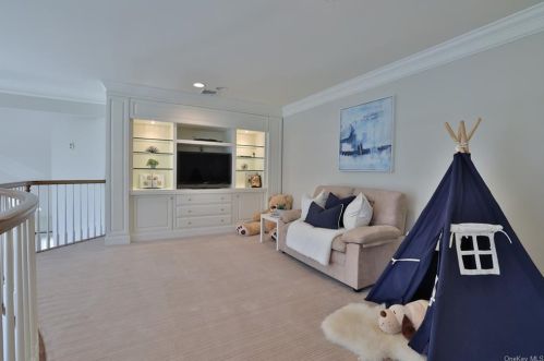 17 Caruso Pl, Armonk NY 10504-1366 exterior