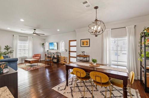 2744 Catherine St, Dallas TX  75211-5221 exterior