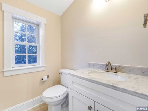 81 Trommel Dr, Mahwah NJ 07430-1533 exterior