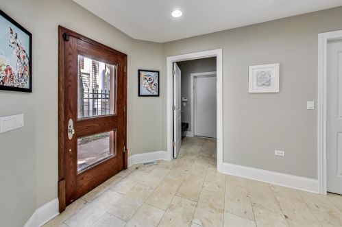 579 Hawthorne Pl, Chicago IL  60657-2922 exterior