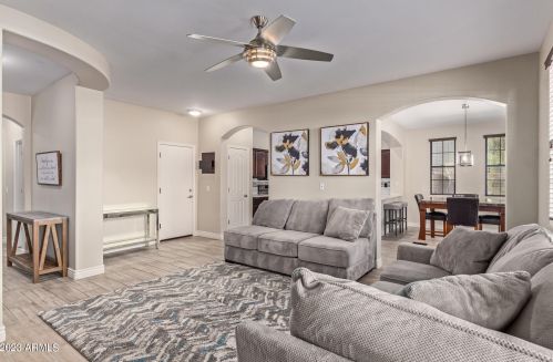 2376 Dusty Wren Dr, Phoenix AZ  85085-7032 exterior