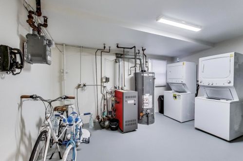 2114 Menard Ave, Chicago IL 60644-2101 exterior