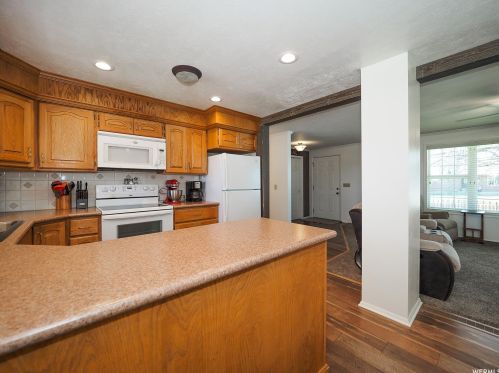 2820 7180, Taylorsville UT 84084-2921 exterior