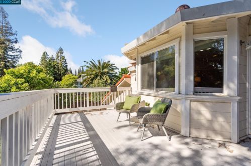 1194 Court Ln, Concord CA 94518-1744 exterior