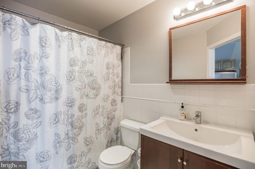 309 Lawrence St, Philadelphia PA 19133-3023 exterior