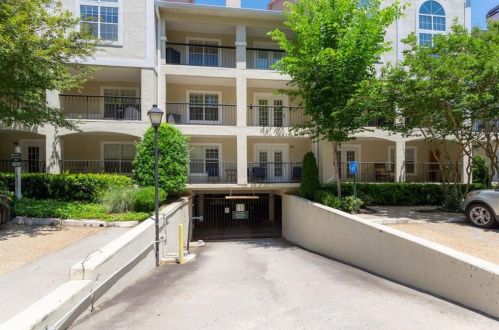 3655 Habersham Rd, Atlanta GA  30305-1142 exterior