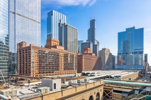 226 Clinton St, Chicago IL  60661-1345 exterior