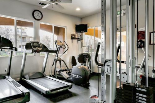 600 Moon Cir, Folsom CA  95630-4105 exterior