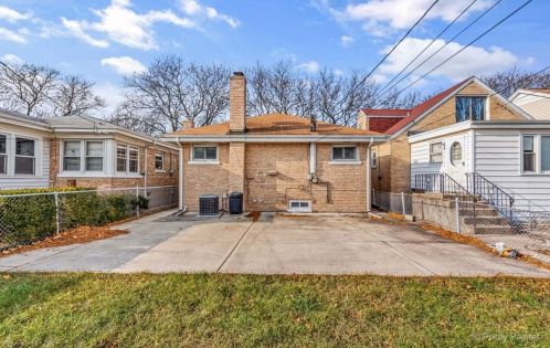 5431 Newcastle Ave, Chicago IL 60638-2303 exterior