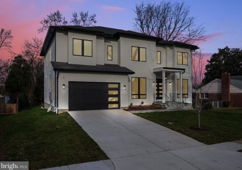 1422 Mayflower Dr, Mc Lean VA 22101-5615 exterior