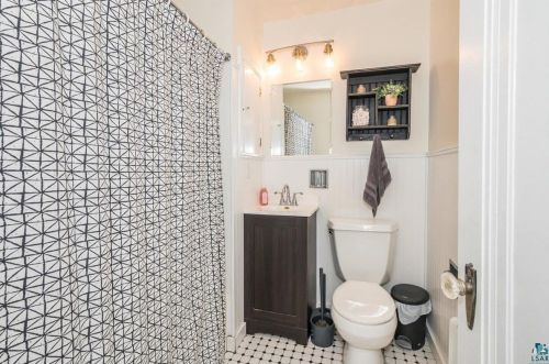 4721 4 St, Duluth MN 55807-2032 exterior