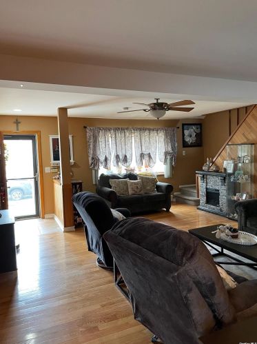 32 Albermarle Ave, Babylon, NY 11704-8002