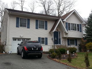 14 Temple Trl, Hopatcong, NJ 07843-1783