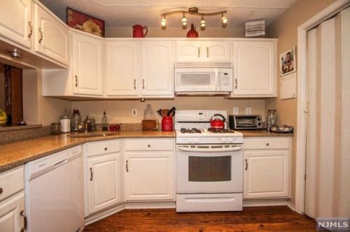 351 Cottonwood Way, Mahwah NJ 07430-2081 exterior