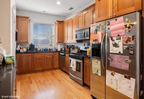 2212 Sunnyside Ave, Chicago IL 60630-3925 exterior