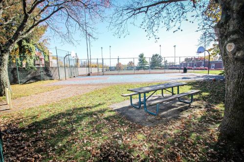 221 Colony Ct, Pittsburgh PA 15237 exterior