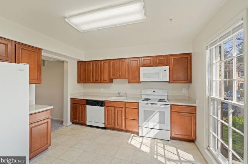 11950 Bargate Ct, Rockville, MD 20852-4117