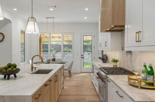 3918 Flowerland Dr, Atlanta GA  30319-1806 exterior