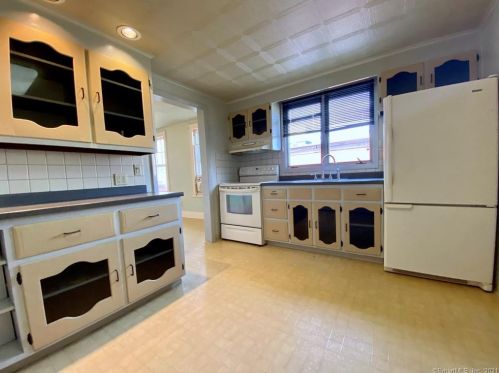 15 Albert St, Torrington CT 06790-6401 exterior