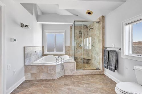 4 Lawrence Ct, Milford CT 06460-7336 exterior