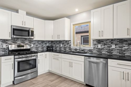 1817 53, Milwaukee WI 53208-1759 exterior