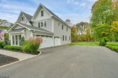 70 Cathedral Ave, Florham Park NJ 07932-2521 exterior