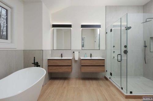 69 Grandview Ave, Upper Saddle River NJ 07458-2127 exterior